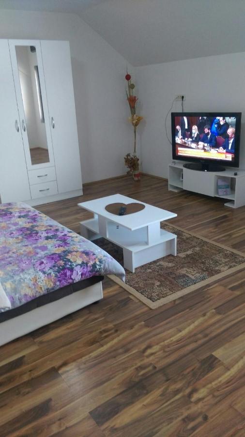 Stan Na Dan Gornji Milanovac-Centar-Nova Gradnja Apartment Exterior photo