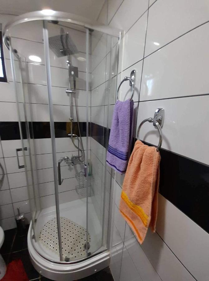 Stan Na Dan Gornji Milanovac-Centar-Nova Gradnja Apartment Exterior photo